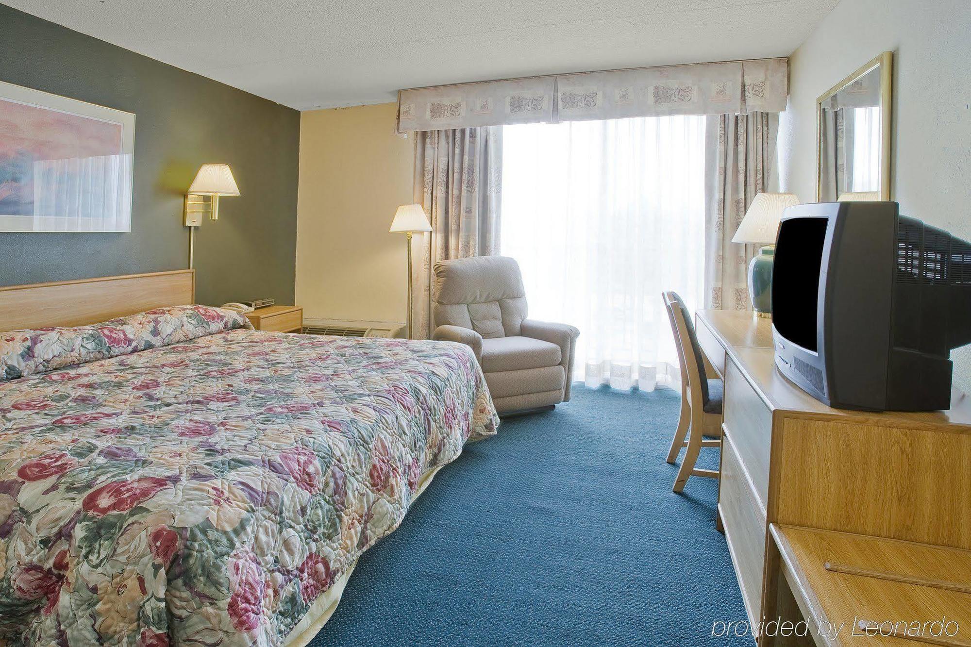 Broadview Inn Suites Гейлсберг Экстерьер фото