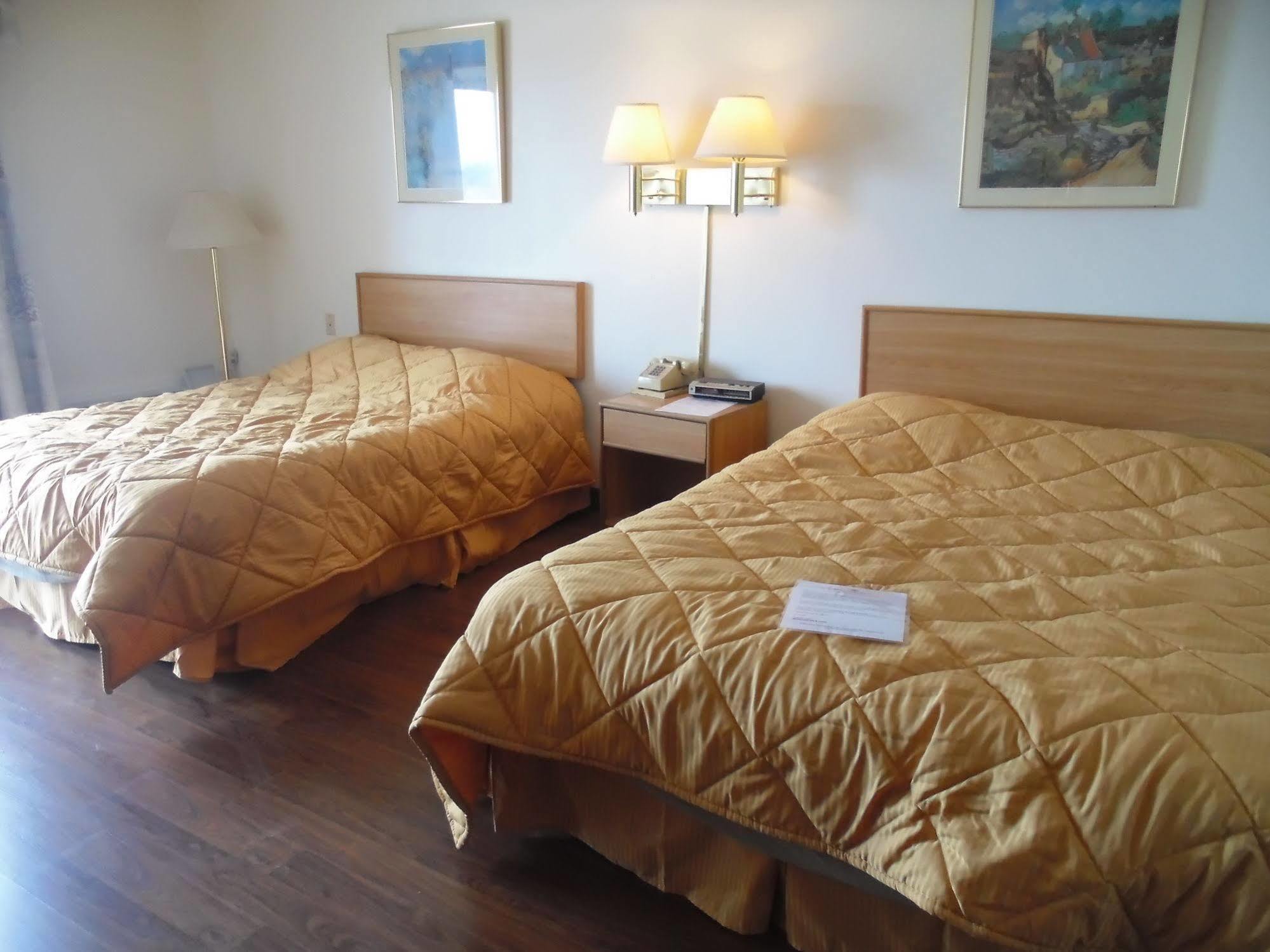 Broadview Inn Suites Гейлсберг Экстерьер фото