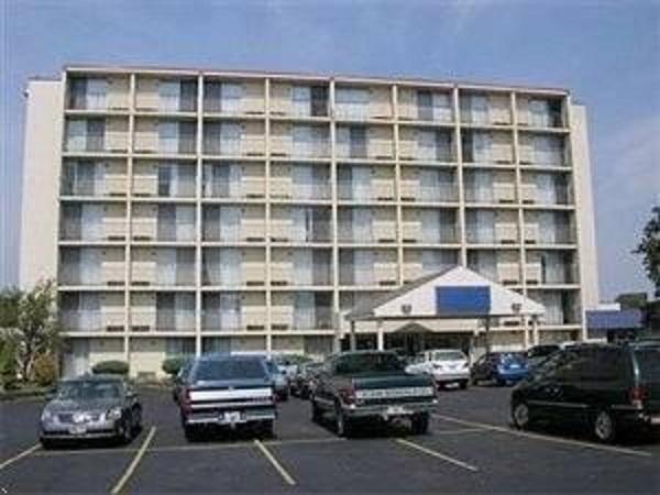 Broadview Inn Suites Гейлсберг Экстерьер фото